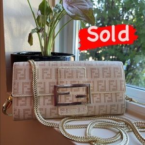 %100 Authentic FENDI "Forever" wallet on Chain